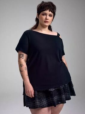 Nwot Torrid Size 1x Nightfall Belt Strap Relaxed Tee with Mesh Sides